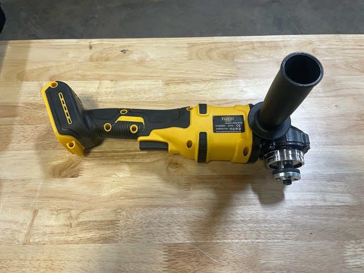 #2042-•-dewalt-style-cut-off-tool-kit-with-batteries-and-case-(pr11)-image-2