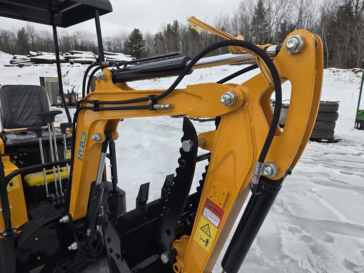 #2188-•-unused-future-ft15-mini-excavator-image-11