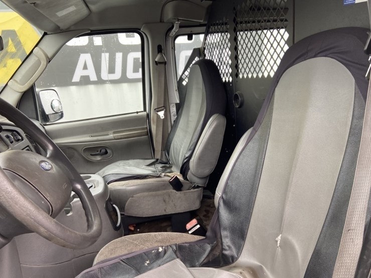 2004-ford-e350-sd-image-17