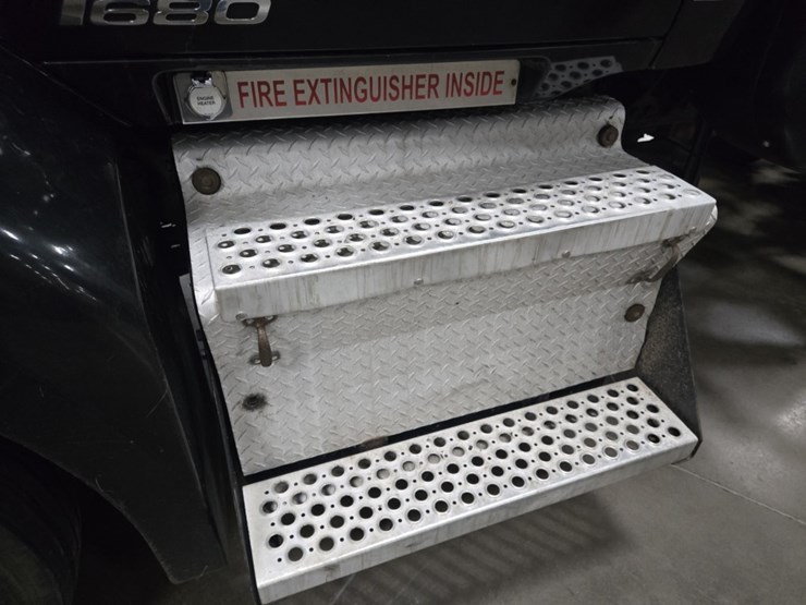 2015-kenworth-t680-image-15