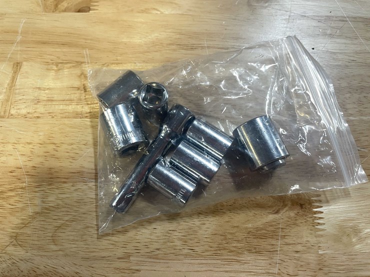 #2033-•-dewalt-style-cordless-ratchet-wrench-with-(2)-batteries,-charger-and-case-(pr12)-image-15