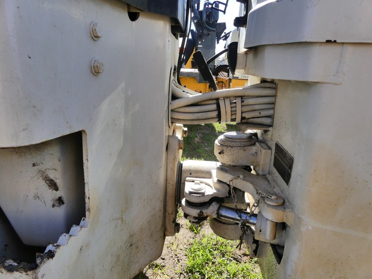 2014-caterpillar-cb24b-image-10