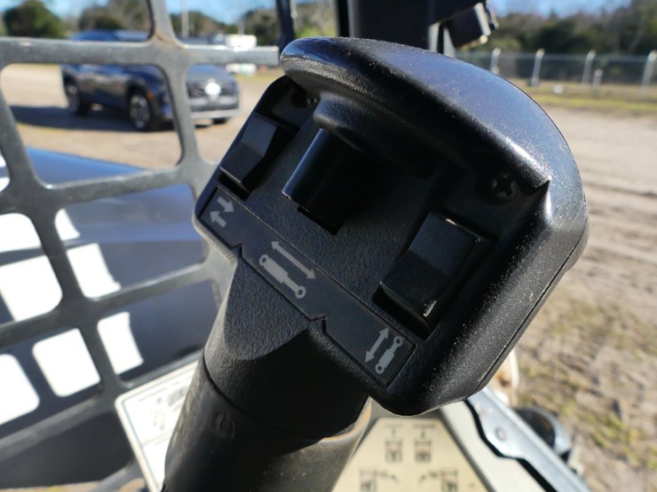 2021-bobcat-t770-image-14