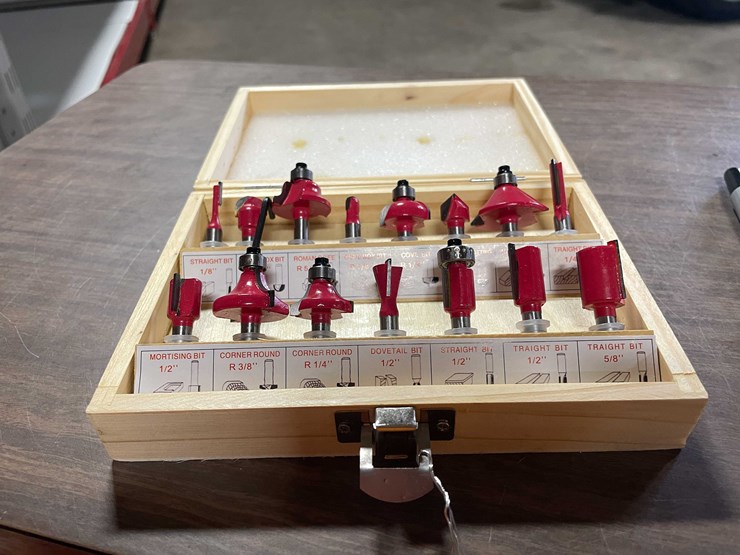 #2053-•-(15)-piece-router-bit-set-(cw)-image-1