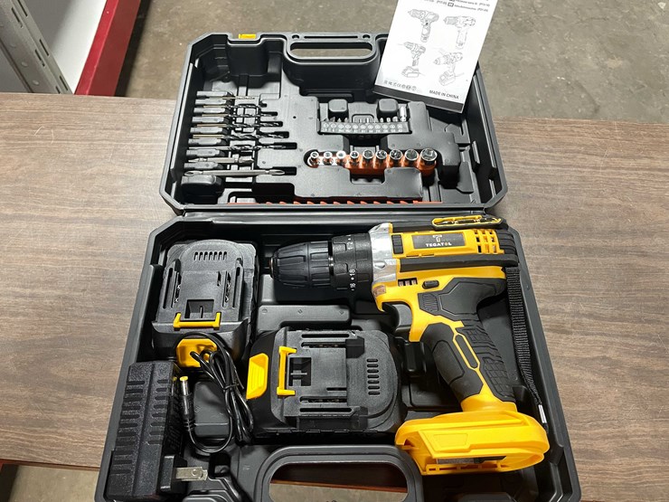 #2057-•-power-drill-set-with-(2)-20v-batteries-(cw)-image-1