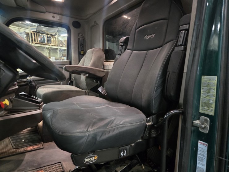 2017-kenworth-t680-image-61