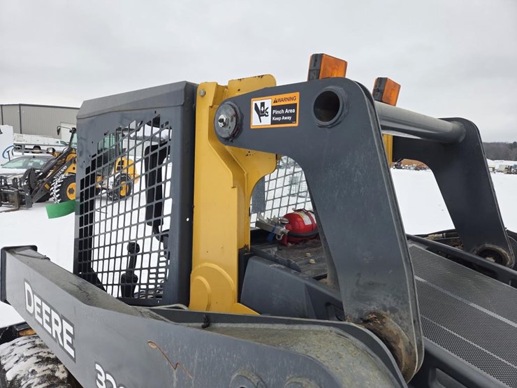 deere-320e-image-27