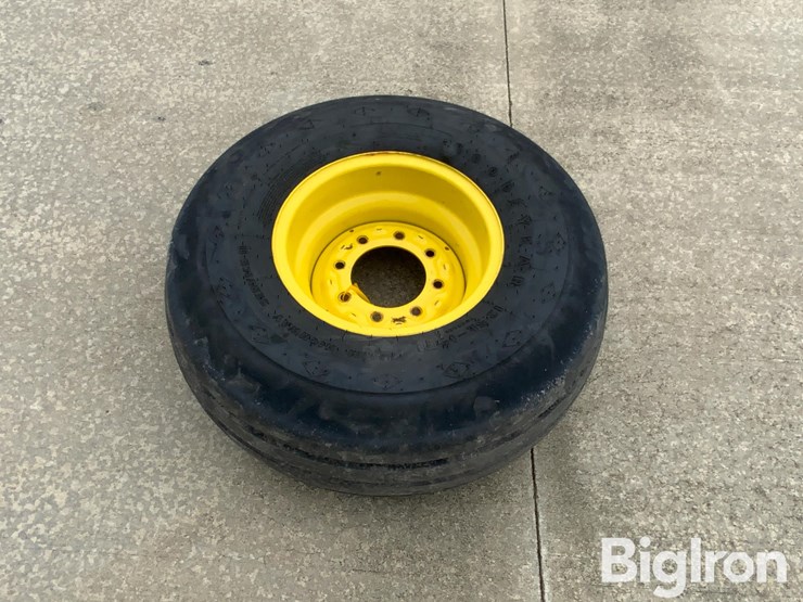 goodyear-12.5l-15-tire-on-a-8-bolt-rim-image-6