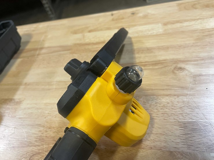 #2040-•-dewalt-style-20v-mini-cordless-chainsaw-kit-with-(2)-batteries,-charger,-and-case-(pr12)-image-7