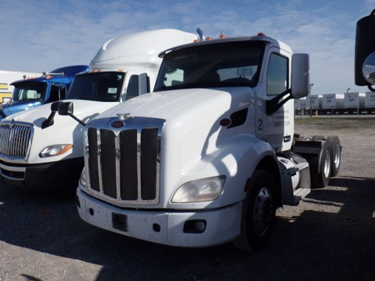 2016-peterbilt-579-image-1