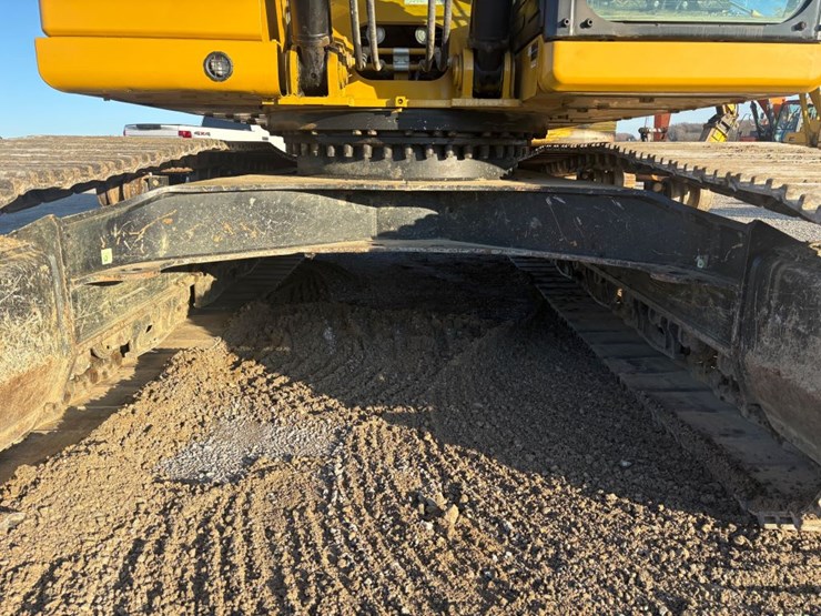 2021-caterpillar-330-image-43