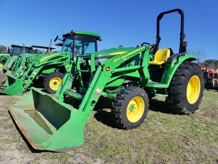 2019-john-deere-4044m-image-1