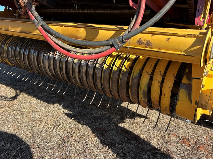 #87-•-2015-new-holland-rb560-image-12