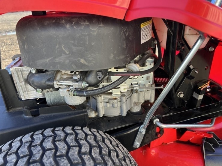 2023-craftsman-r110-ride-on-mower-image-17