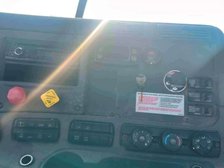 2016-freightliner-cascadia-image-8