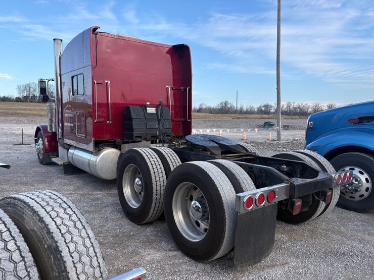 2007-peterbilt-379-image-7