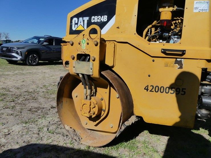 2015-caterpillar-cb24b-image-7