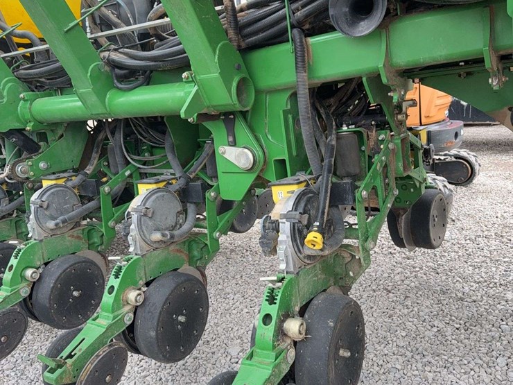 2013-john-deere-1790-image-13