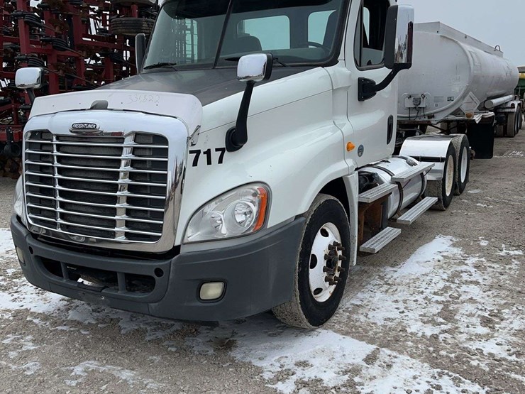 2014-freightliner-cascadia-125-image-1