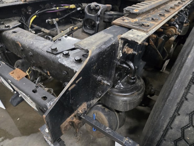 2017-kenworth-t680-image-36