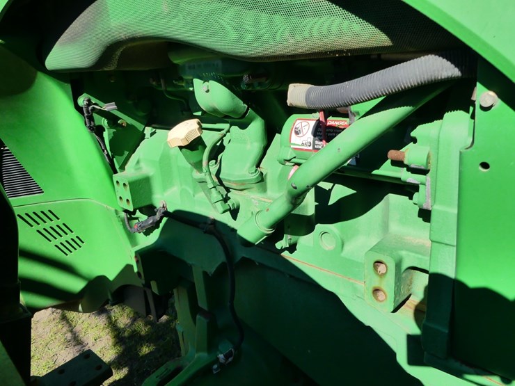 2012-john-deere-8235r-image-9
