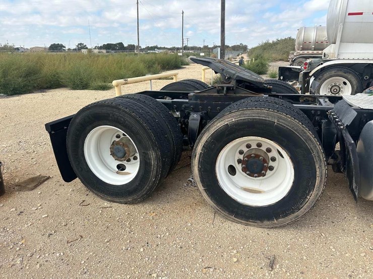 2014-freightliner-cascadia-image-5