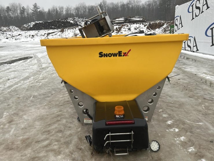 #5004-•-snowex-tailgate-hopper-salt/sand-spreader-image-4
