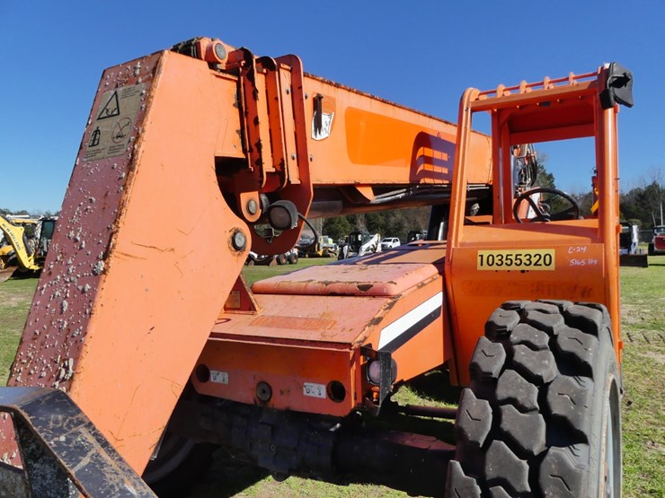 2015-jlg-8042-image-11