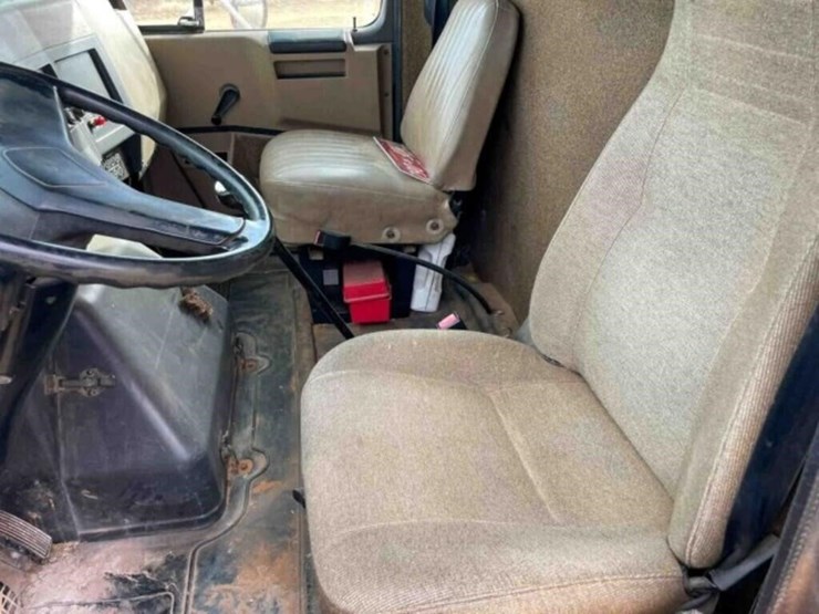 1994-international-dump-truck-image-16