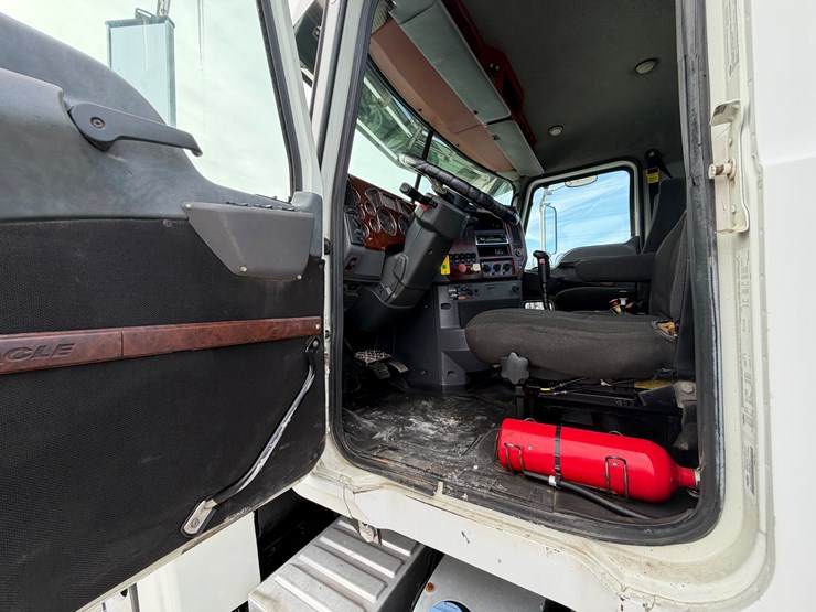 2014-mack-pinnacle-chu613-image-30