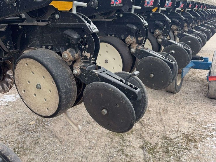 2008-kinze-3600-image-21