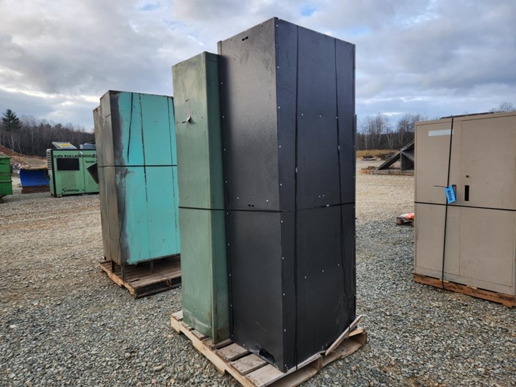 #6041-•-(2)-cabinets-image-2