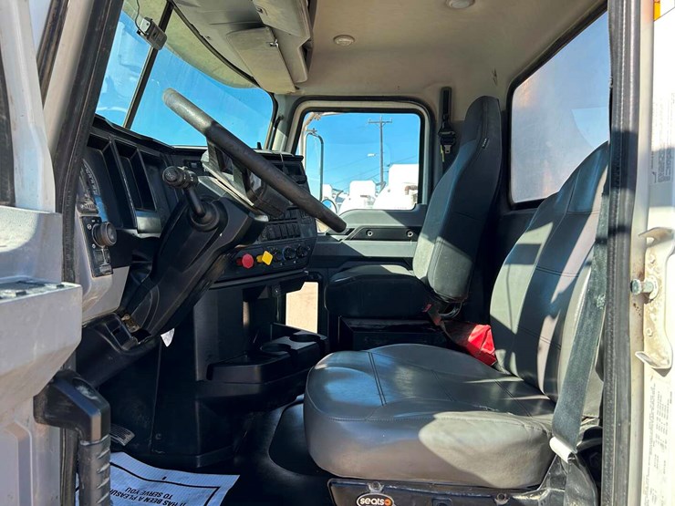 2020-mack-granite-image-4