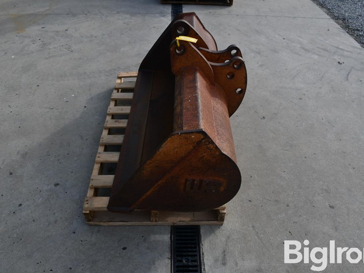 werk-brau-60"-bucket-image-8