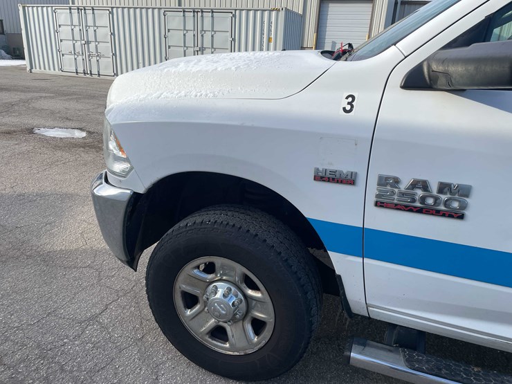 2016-ram-2500-tradesman-image-16