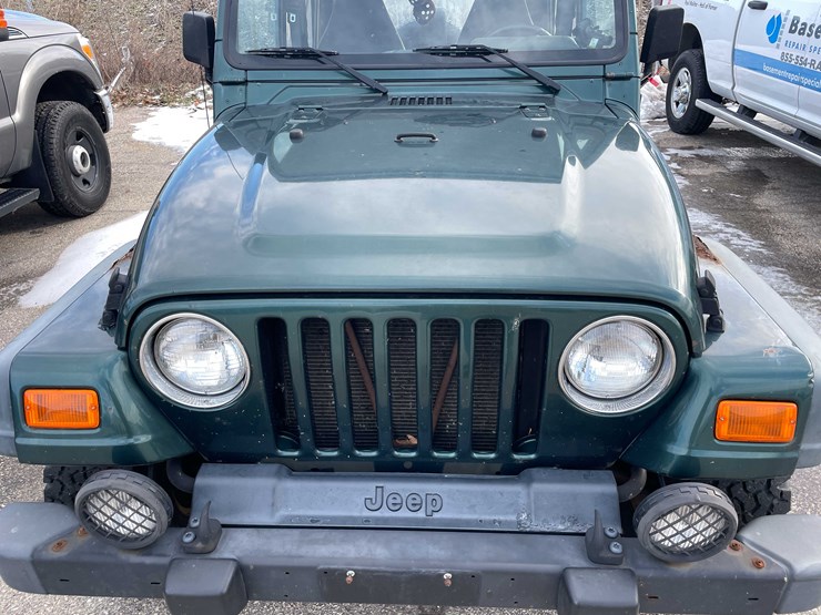 2000-jeep-wrangler-sport-image-17