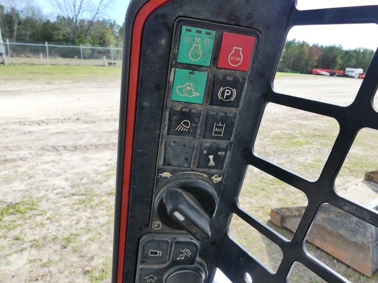 2020-bobcat-t76-image-17