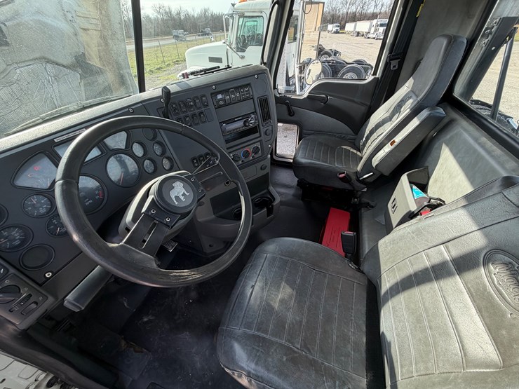 2016-mack-pinnacle-cxu613-image-28