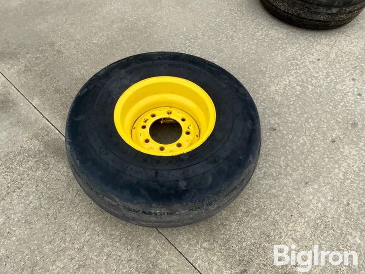 goodyear-12.5l-15-tire-on-a-8-bolt-rim-image-3