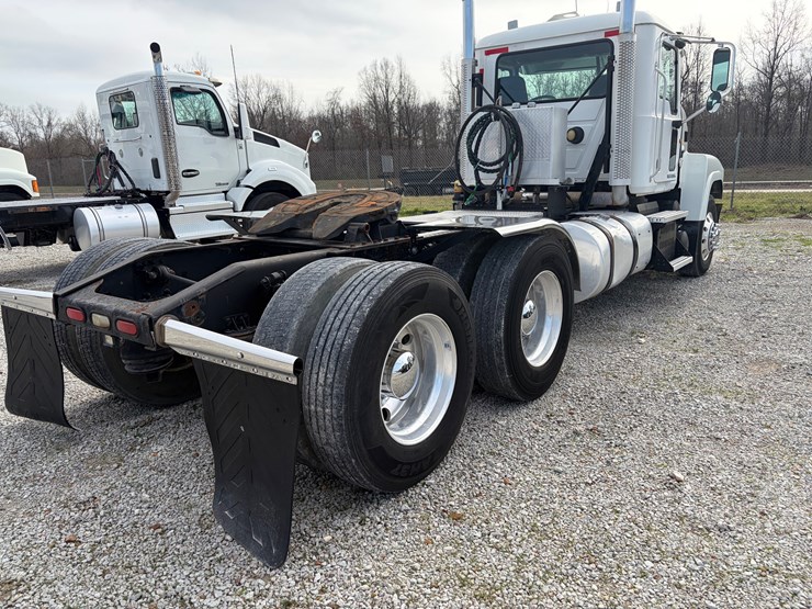 2014-mack-pinnacle-chu613-image-15