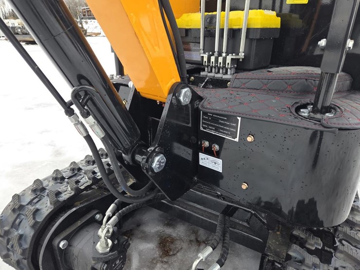 #2192-•-unused-future-ft15-mini-excavator-image-13