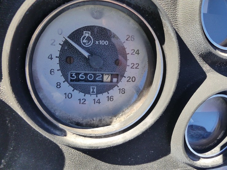 1988-ford-8210-image-12