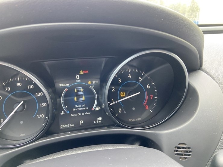 2017-jaguar-xe-25t-sedan-image-28