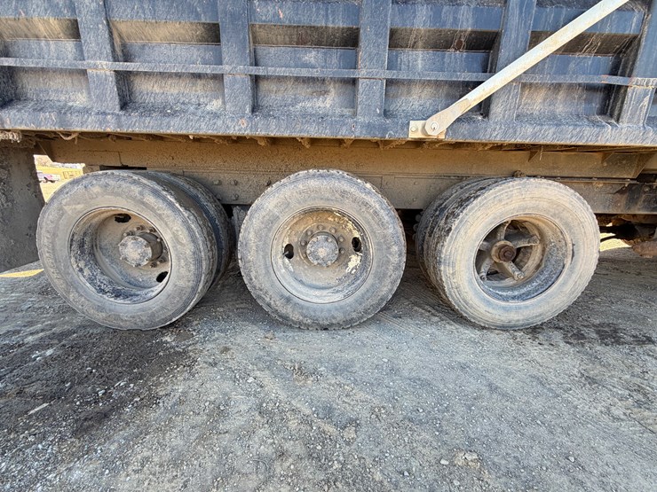 2011-mack-rd688s-image-16