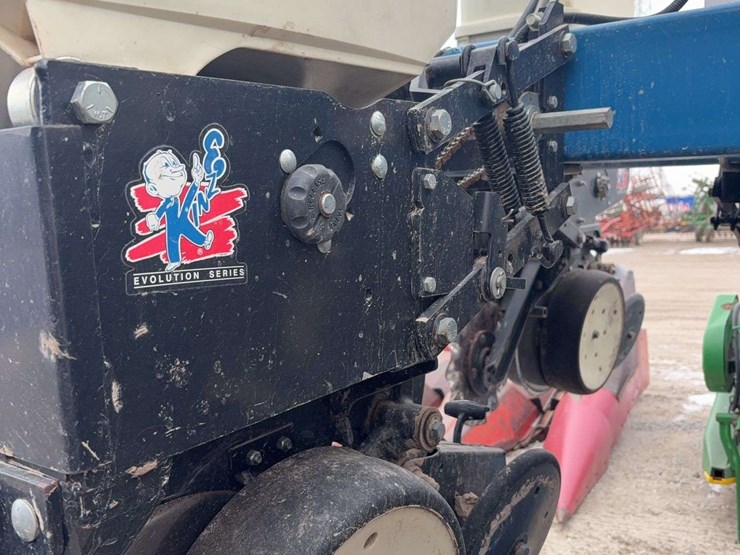 2008-kinze-3600-image-12