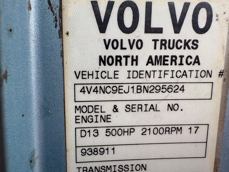 #30702-•-2011-volvo-vnl-tandem-axle-truck-tractor-image-21