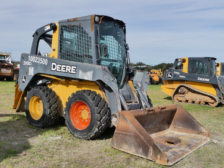 2010-deere-318d-image-1