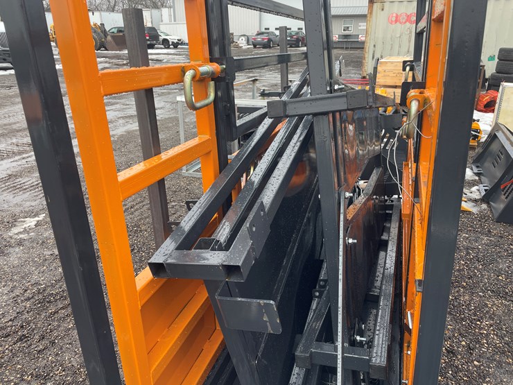 #1162-•-unused,-landhonor-10'-cattle-squeeze-chute-image-7