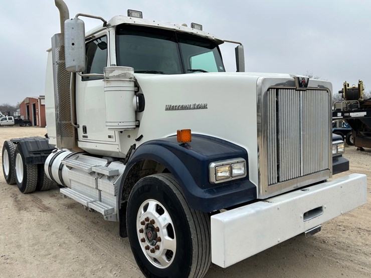 2014-western-star-4900-image-2