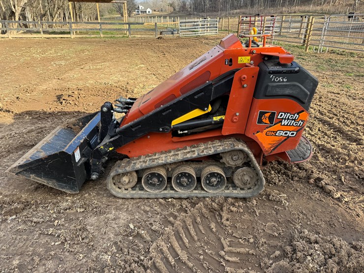 2021-ditch-witch-sk800-image-1